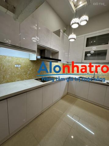Cho thuê nhà Ngõ Quỳnh-Bạch Mai, 33m2 x 5T mới, sát mặt phố, kinh doanh tốt. Giá 14,5tr/th