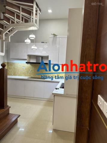 Cho thuê nhà Ngõ Quỳnh-Bạch Mai, 33m2 x 5T mới, sát mặt phố, kinh doanh tốt. Giá 14,5tr/th