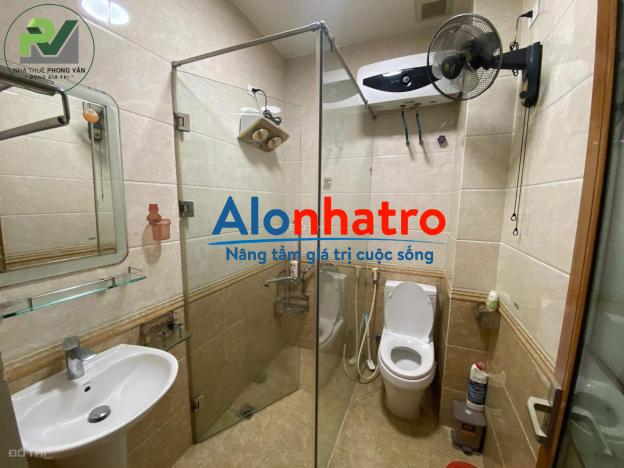 Chủ nhà không ở đến cần cho thuê nhà 3 tầng mặt đường Tô Vũ (193 Văn Cao). LH: 0989.099.526.