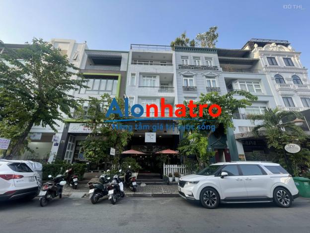 Cho thuê nhà phố Hưng Gia Hưng Phước, Phú Mỹ Hưng nhà đẹp 9 phòng, thang máy