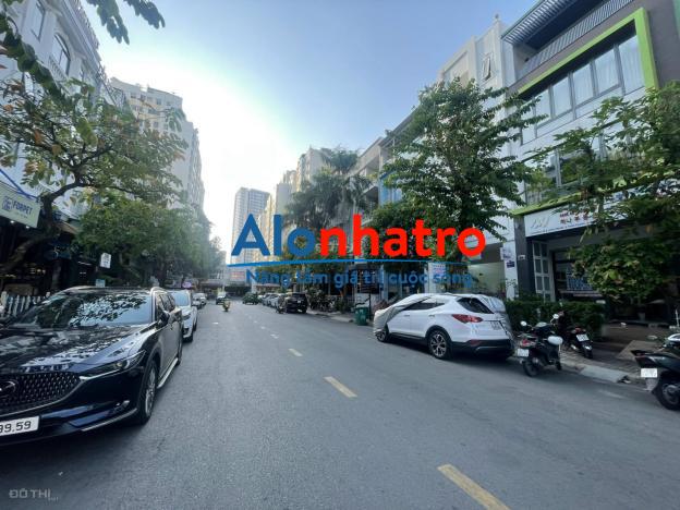 Cho thuê nhà phố Hưng Gia Hưng Phước, Phú Mỹ Hưng nhà đẹp 9 phòng, thang máy