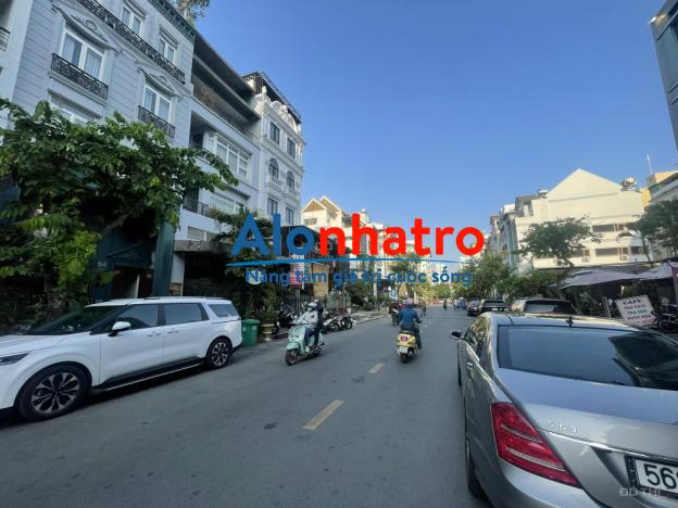 Cho thuê nhà phố Hưng Gia Hưng Phước, Phú Mỹ Hưng nhà đẹp 9 phòng, thang máy