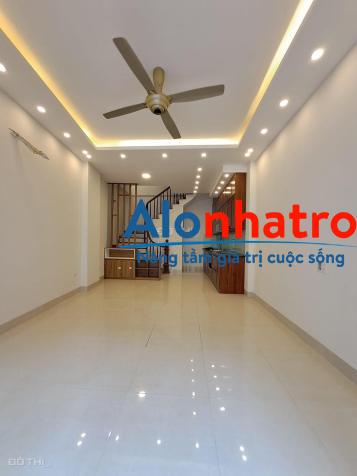 Bán nhà Long Biên đường Bát Khối Cổ Linh 36m2 4,5 tầng nhà mới, bàn giao nhà ngay giá 2,35 tỷ