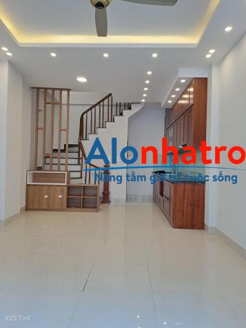 Bán nhà Long Biên đường Bát Khối Cổ Linh 36m2 4,5 tầng nhà mới, bàn giao nhà ngay giá 2,35 tỷ
