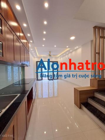Bán nhà Long Biên đường Bát Khối Cổ Linh 36m2 4,5 tầng nhà mới, bàn giao nhà ngay giá 2,35 tỷ
