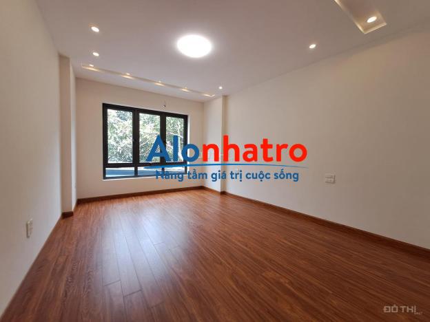Bán nhà Long Biên đường Bát Khối Cổ Linh 36m2 4,5 tầng nhà mới, bàn giao nhà ngay giá 2,35 tỷ