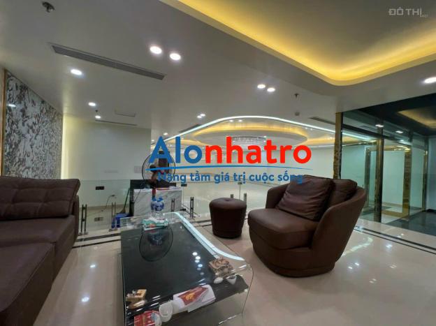 Mặt phố Tôn Đức Thắng, Đống Đa, dt: 180m2, giá: 100 tỷ, 9 tầng, mt: 7m, cho thuê 300tr/th
