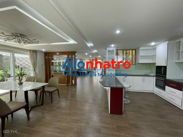 Cho thuê Biệt thự sân vườn Phú Mỹ, quận 7, 11x28, nhà đẹp, hầm, 5PN, mới như hình.
