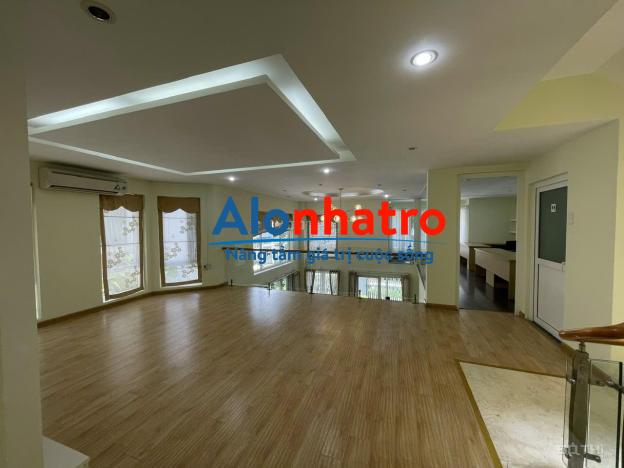 Cho thuê Biệt thự sân vườn Phú Mỹ, quận 7, 11x28, nhà đẹp, hầm, 5PN, mới như hình.