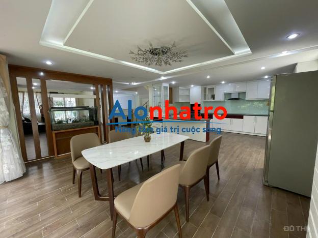 Cho thuê Biệt thự sân vườn Phú Mỹ, quận 7, 11x28, nhà đẹp, hầm, 5PN, mới như hình.