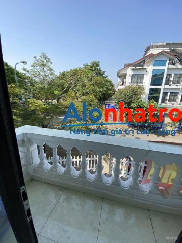 Cho thuê căn Biệt Thự lô góc ngã 3 đường Chu Huy Mân , Sài Đồng , Long Biên , HN .