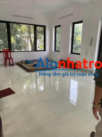 Cho thuê căn Biệt Thự lô góc ngã 3 đường Chu Huy Mân , Sài Đồng , Long Biên , HN .