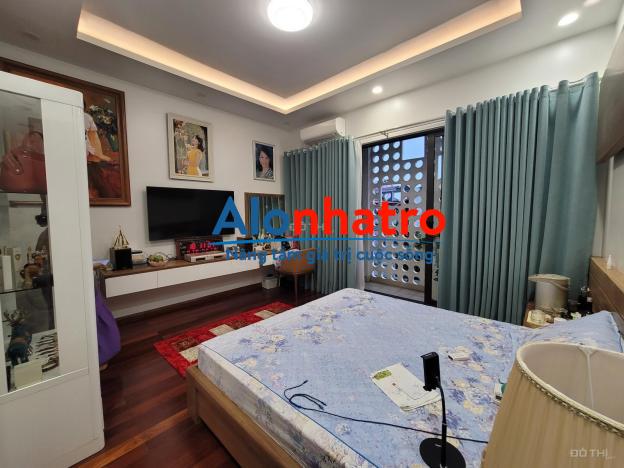 Cho thuê nhà 5 Tầng mặt đường tuyến 2 Lương Khánh Thiện, có thang máy
