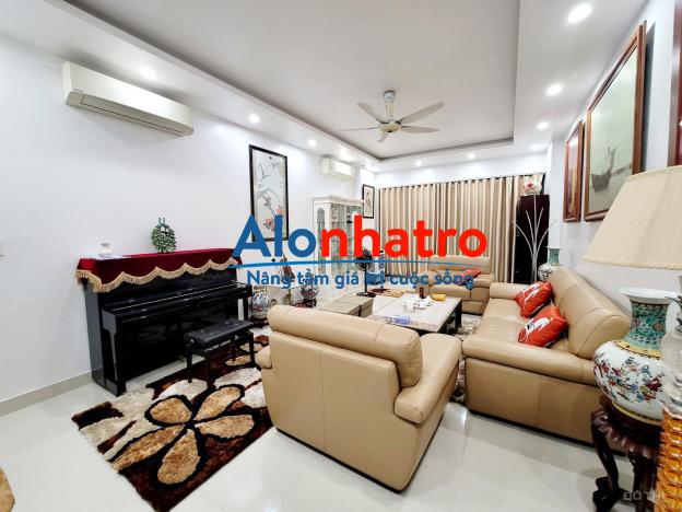 Cho thuê nhà 5 Tầng mặt đường tuyến 2 Lương Khánh Thiện, có thang máy