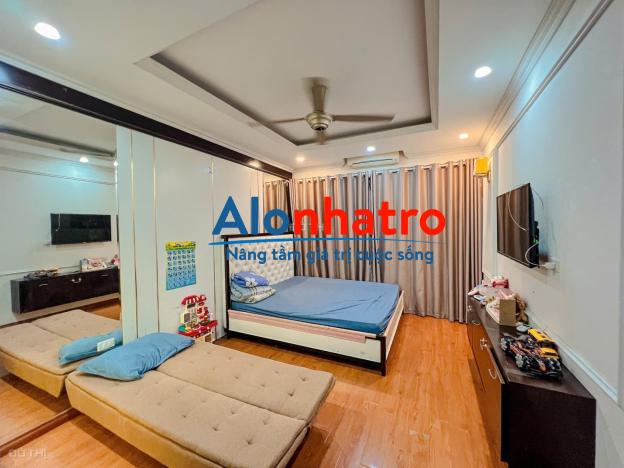 Bán Nhà Mặt Ngách 53 Ngõ 68 Cầu Giấy, Ô Tô Đỗ, Kinh Doanh, Nhà Đẹp DT: 30m/5 Tầng/Giá: 8Tỷ
