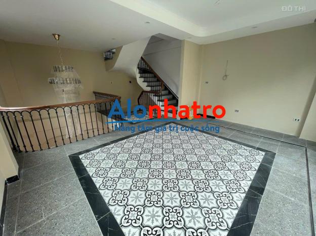 Bán nhà Thạch Bàn đường Cổ Linh 45m2 5 tầng ngõ thông ô tô để gara giá 5,6 tỷ