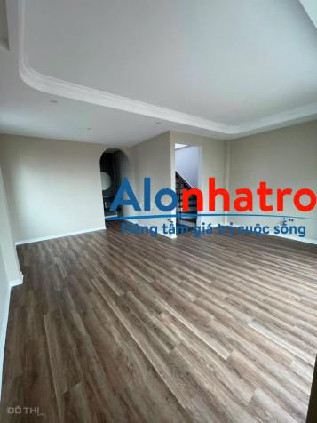 Bán nhà Thạch Bàn đường Cổ Linh 45m2 5 tầng ngõ thông ô tô để gara giá 5,6 tỷ