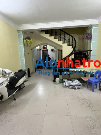 Cho thuê nhà riêng Nguyễn Khuyến Văn Quán, 52 m2 x 3 tầng, ngõ oto