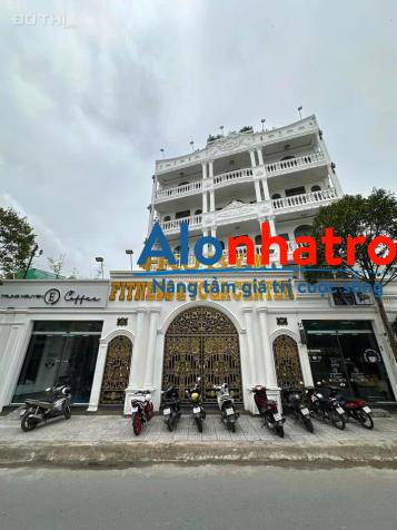 Cho thuê nhà nguyên căn 6 tầng mặt tiền ngang 20m đường lê bình, cái răng, cần thơ, DTSD hơn 1500m2