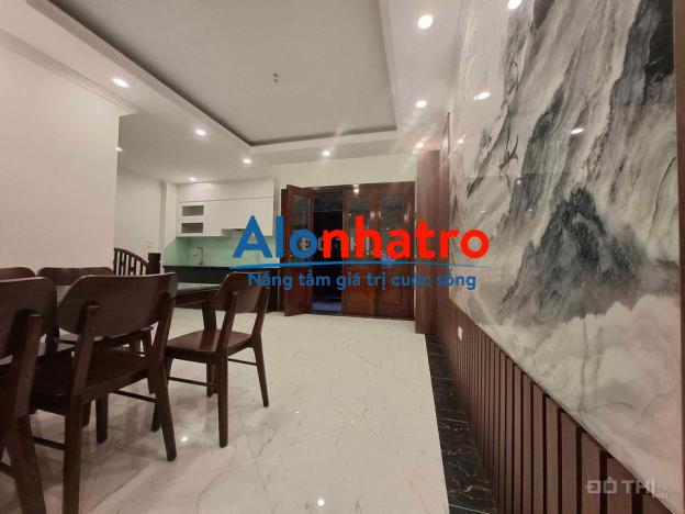 BÁN NHÀ 6T Ở LUÔN TRUNG TÂM VIỆT HƯNG, OTO ĐỖ CỬA CHỈ 5 TỶ 2 CÓ THƯƠNG LƯỢNG. LH 0936123469