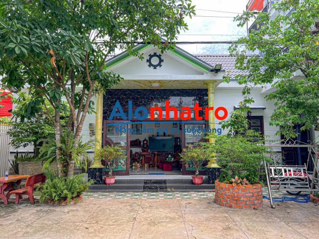 Bán Nhà mái thái đẹp góc 2 mt đường nhựa 686, xã Thái Mỹ.