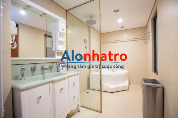 Chính chủ cho thuê căn hộ cao cấp 2 ngủ, nội thất hiện đại, rộng 165m2 tại phố 68 Kim Mã Thượng