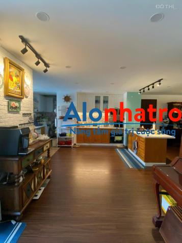 Cho thuê căn hộ Mỹ Khánh 4, Phú Mỹ Hưng dt 112m2 có view hồ bơi và biệt thự