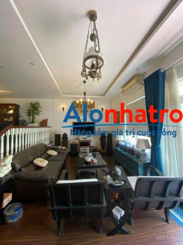 Cho thuê căn hộ Mỹ Khánh 4, Phú Mỹ Hưng dt 112m2 có view hồ bơi và biệt thự