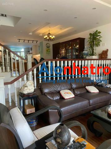 Cho thuê căn hộ Mỹ Khánh 4, Phú Mỹ Hưng dt 112m2 có view hồ bơi và biệt thự