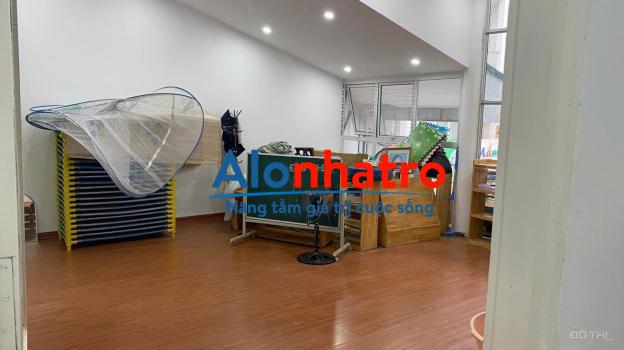 Cho thuê nhà Vạn Phúc, 150 m2 x 2.5 Tầng, mt 10m, ngõ oto