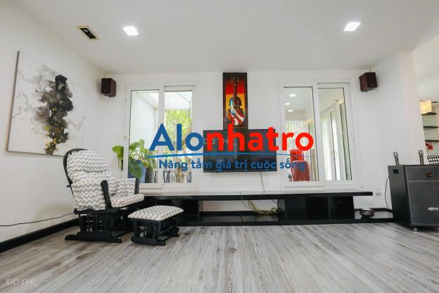 Cho thuê biệt thự đơn lập góc 2 mặt tiền khu nam Phú Mỹ Hưng, có hồ bơi
