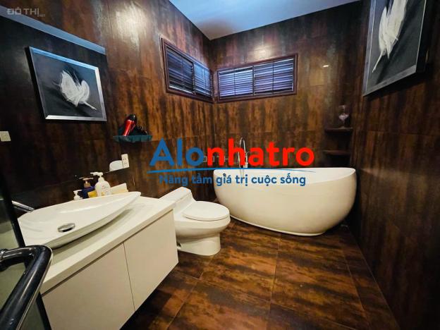 Cho thuê biệt thự đơn lập góc 2 mặt tiền khu nam Phú Mỹ Hưng, có hồ bơi