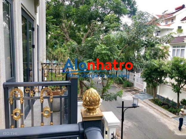 Cho thuê biệt thự hồ bơi Phú Mỹ Hưng 17x18m full nội thất cao cấp!