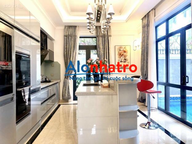 Cho thuê biệt thự hồ bơi Phú Mỹ Hưng 17x18m full nội thất cao cấp!
