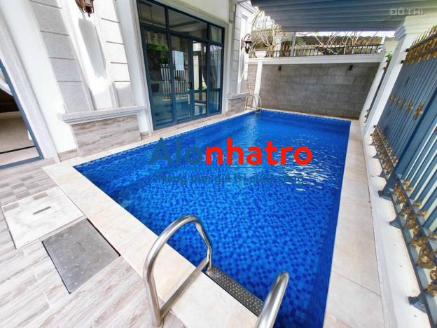 Cho thuê biệt thự hồ bơi Phú Mỹ Hưng 17x18m full nội thất cao cấp!