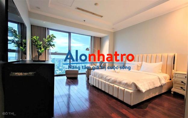 Cho thuê căn hộ 3PN Vincom Đồng Khởi, 160m2 view Nhà thờ Đức bà, Q.1