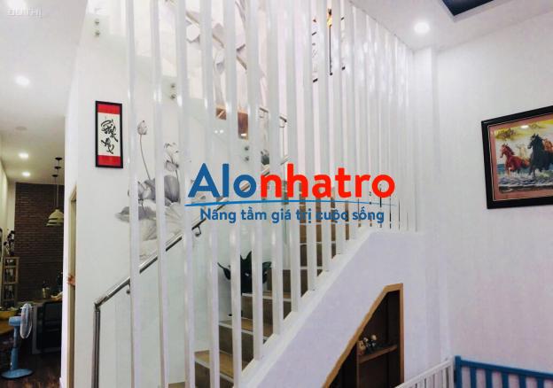 Chính chủ cho thuê Nhà Nguyên Căn Đẹp, giáp Q1, giá tốt