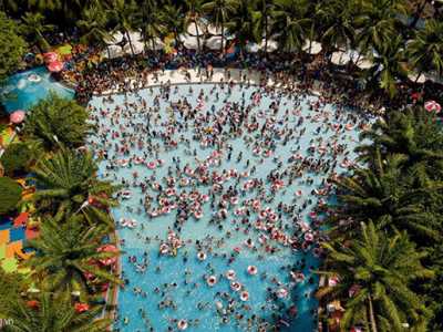 Quẩy hết mình cùng công viên nước Đầm Sen