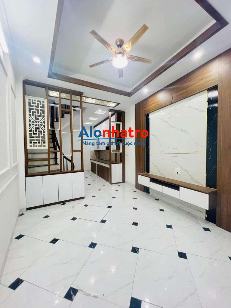 Bán nhà phố Quang Tiến cách Đại Lộ Thăng Long 500m, xây mới 5 tầng 3 phòng ngủ có điều hòa, bình NL