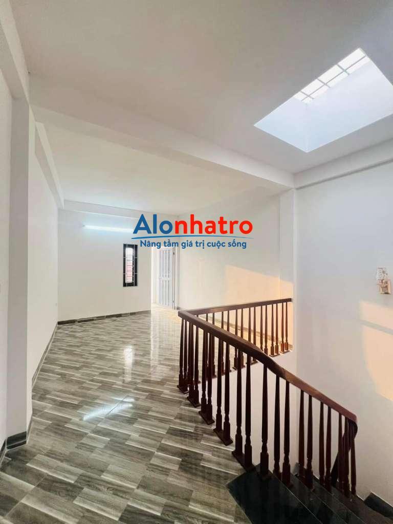 Bán nhà phố Quang Tiến cách Đại Lộ Thăng Long 500m, xây mới 5 tầng 3 phòng ngủ có điều hòa, bình NL