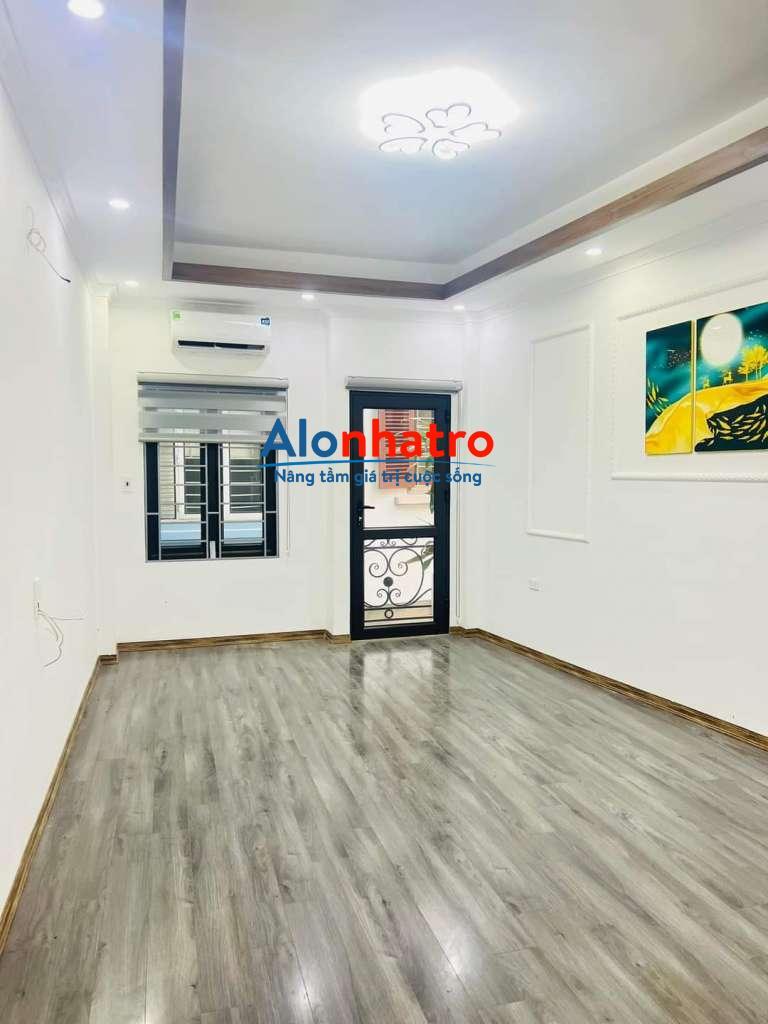 Bán nhà phố Quang Tiến cách Đại Lộ Thăng Long 500m, xây mới 5 tầng 3 phòng ngủ có điều hòa, bình NL