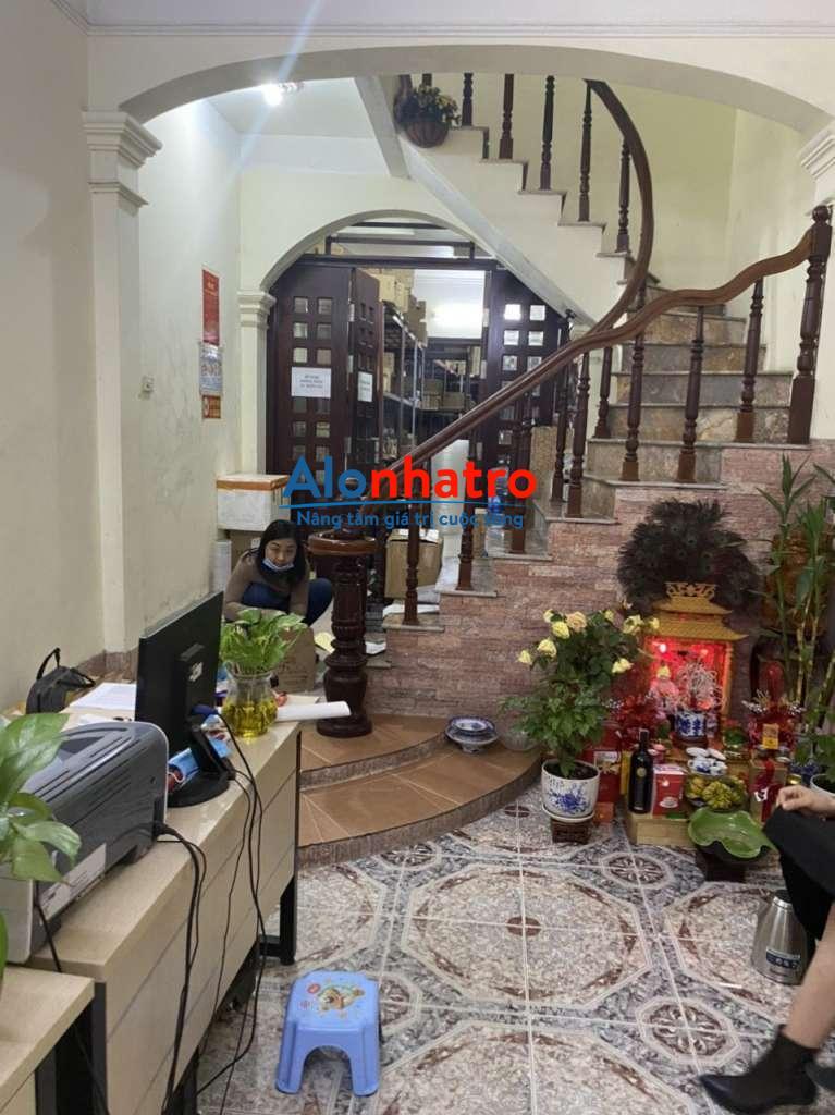 Tôi có nhà cũ 4 tầng, 7 phòng mặt ngõ ôtô Kim Ngưu cho thuê làm văn phòng, dạy học, GĐ, đi làm ở