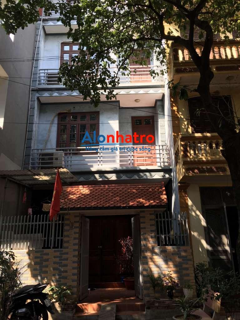 Cho thuê văn phòng Penhouse mặt đường Nguyễn Văn Lộc 20m2, sân trước 20m2, thang máy, chỗ để ô tô