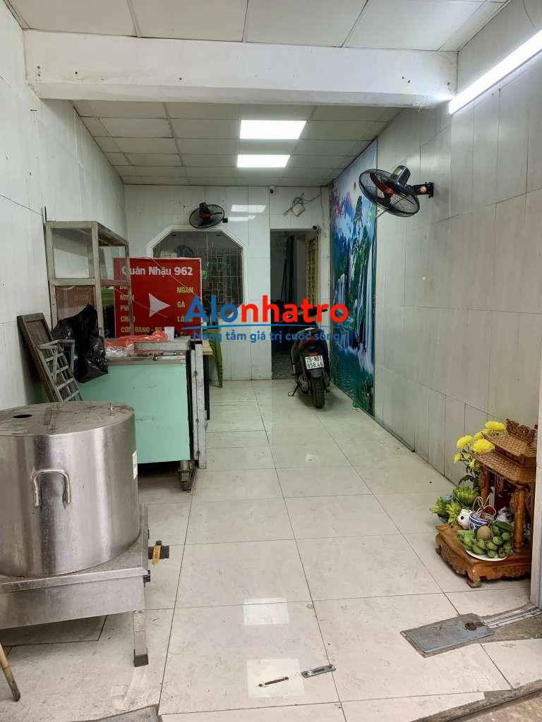 Cho thuê tầng 1 nhà mặt đường láng, diện tích 40m2