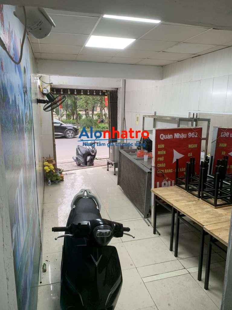 Cho thuê tầng 1 nhà mặt đường láng, diện tích 40m2