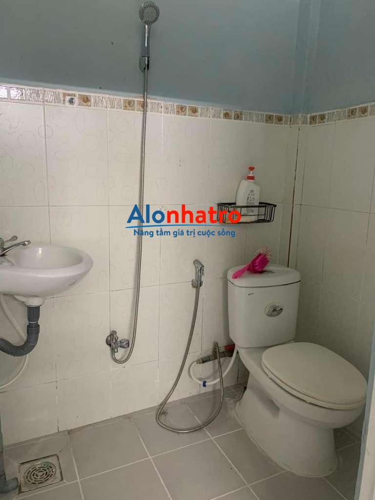 Cho thuê nhà nguyên căn cấp 4 mới sửa ngay trung tâm Bình Thạnh giá chỉ 5 Triệu/Thánh