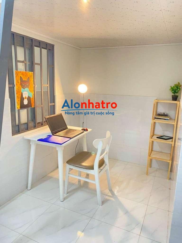 Phòng trọ có ban công gần đường Quang Trung