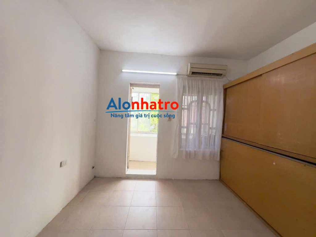 Cho thuê căn hộ tập thể mặt đường Trần Khát Chân