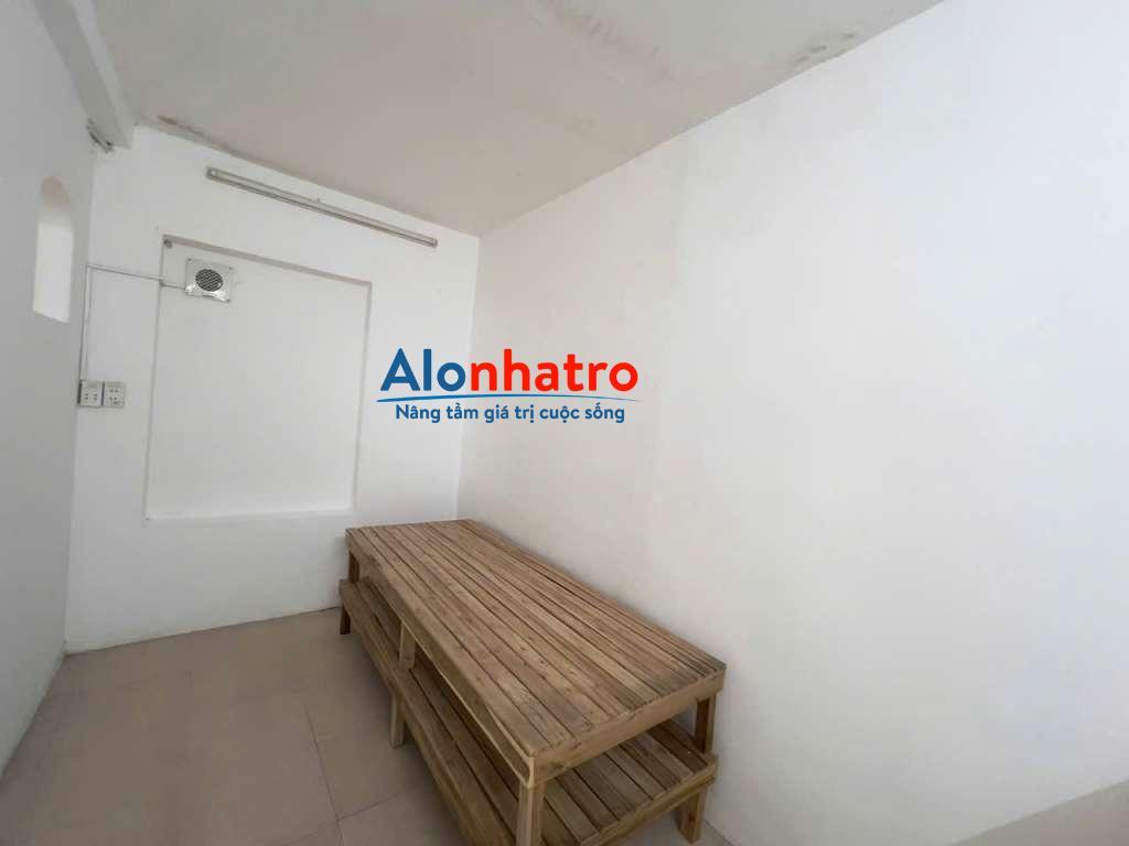 Cho thuê căn hộ tập thể mặt đường Trần Khát Chân