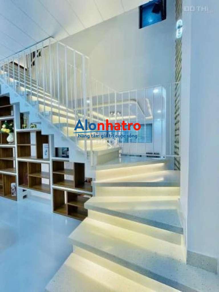 Nhà đẹp 4 tầng, 4PN, 135m2 đường Lê Văn Sỹ, Q3, giá 15.5 tỷ 